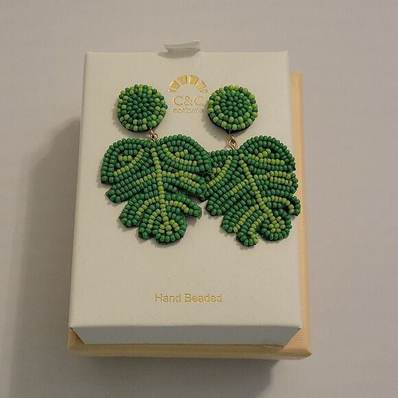 BRAND NEW C&C CALIFORNIA HAND BEADED WOMEN"S  FLOWERS PATTERN DESIGN EAR… - Picture 7 of 10